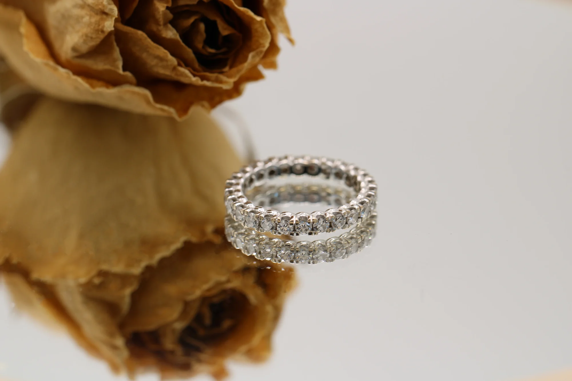 alianza-entera-oro-blanco-18k-diamantes-gvs Alianza entera de oro blanco 18k con 26 diamantes talla brillante G/VS de 1.15ct totales