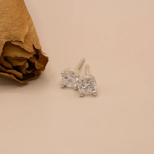 Pendientes dormilona de oro blanco 18k con diamantes talla brillante de 0.35ct cada uno en cuatro garras